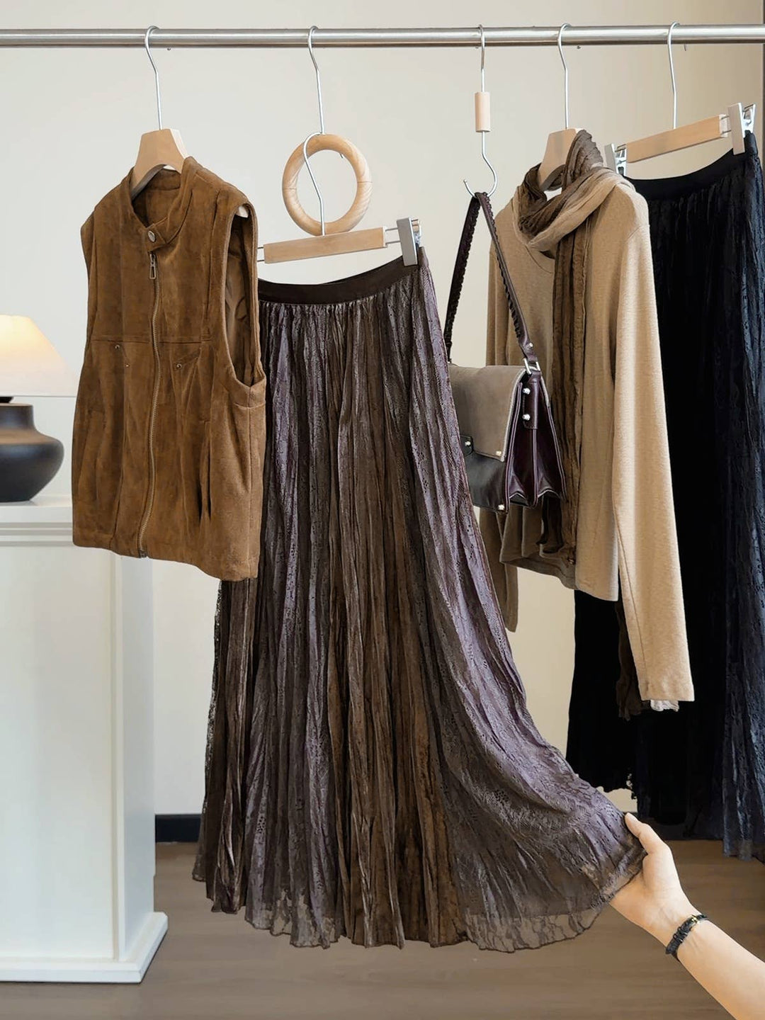 Lace Panel Velvet Pleated A-Line Skirt