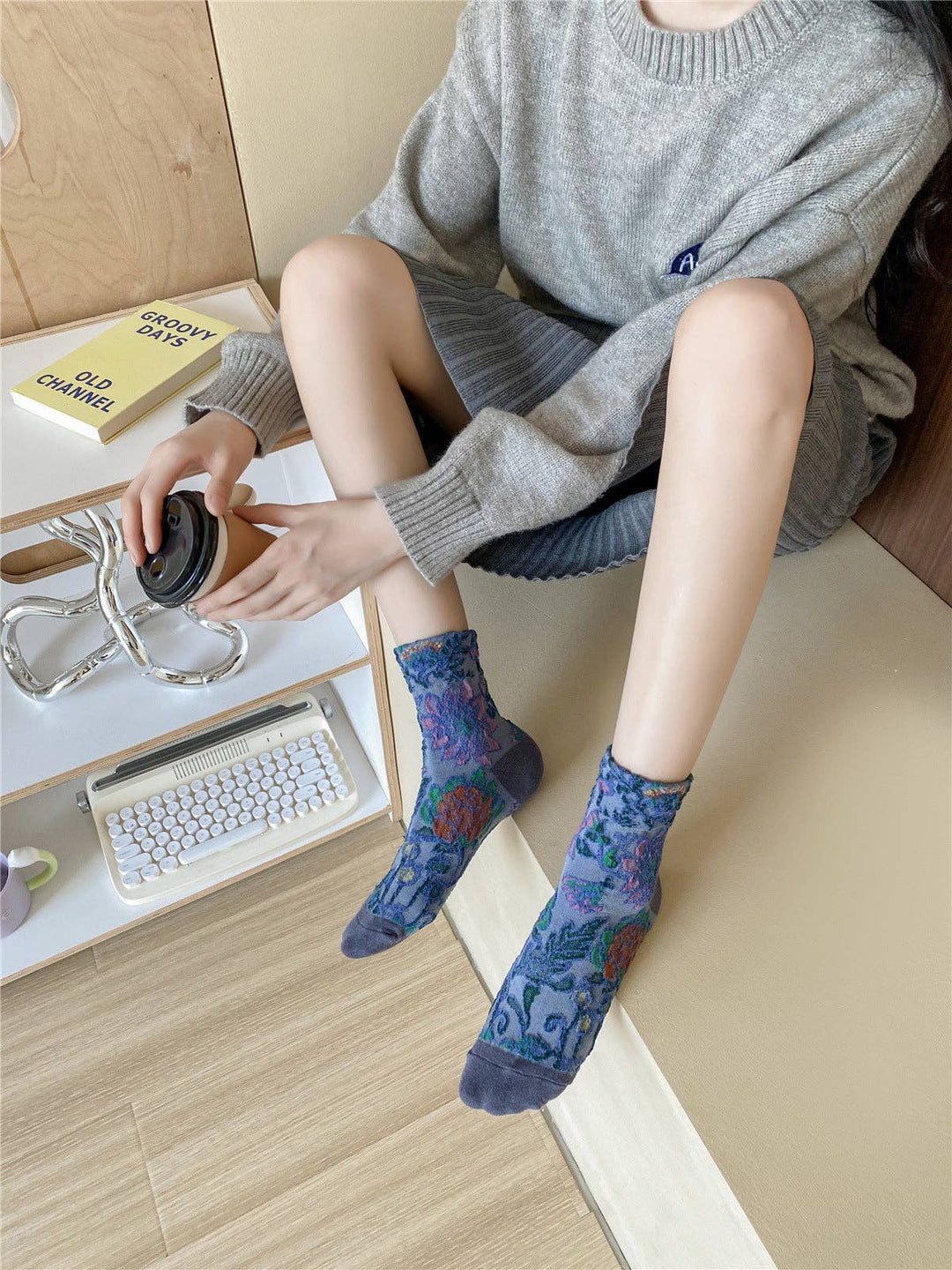 Retro Flower Pattern Mid-Calf Socks 5-Pack with boho vintage floral coastal style