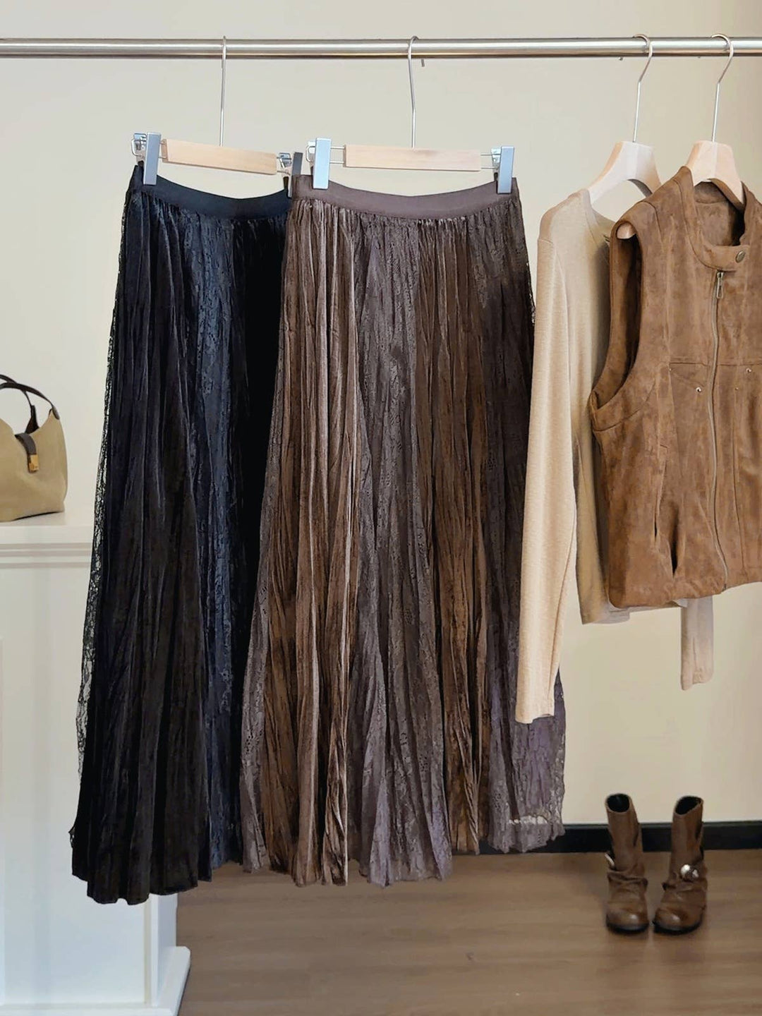 Lace Panel Velvet Pleated A-Line Skirt