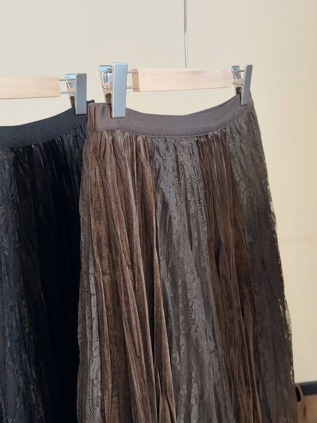 Lace Panel Velvet Pleated A-Line Skirt