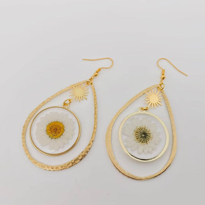Daisy Pressed Flower Drop Earrings handcrafted with natural botanical charm for free spirits