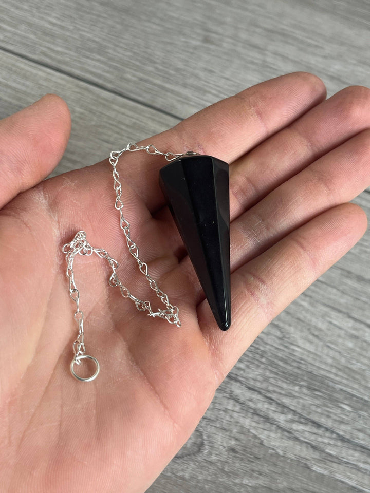 Green Aventurine pendulum for heart chakra healing and intuitive divination work