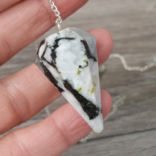 Green Aventurine Regular Gemstone Pendulum for crystal healing and heart chakra divination