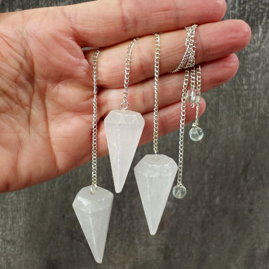 Green Aventurine Pendulum for heart chakra healing and intuitive divination practice