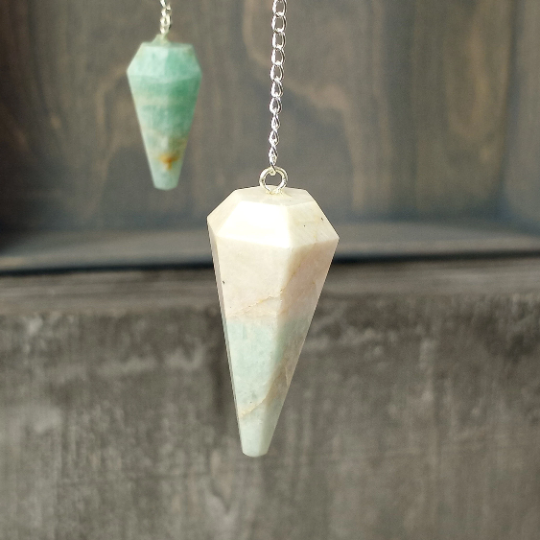 Green Aventurine Regular pendulum for heart chakra healing and intuitive divination practice