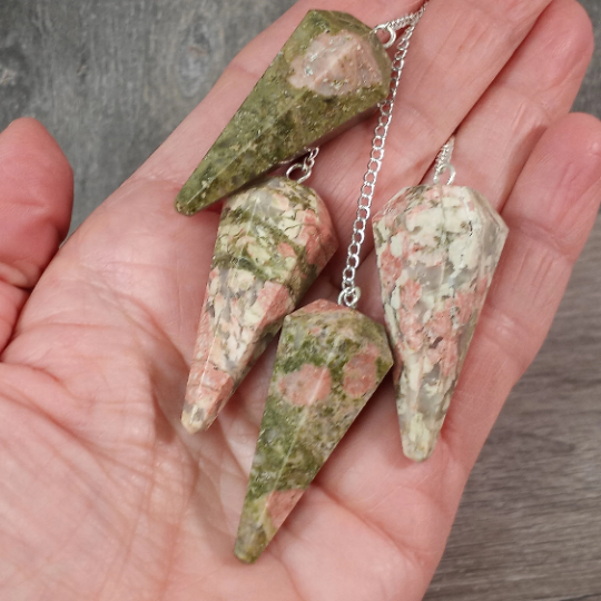Green Aventurine Regular Gemstone Pendulum for heart chakra healing and divination