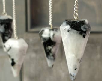 Green Aventurine pendulum for heart chakra healing and intuitive divination practice