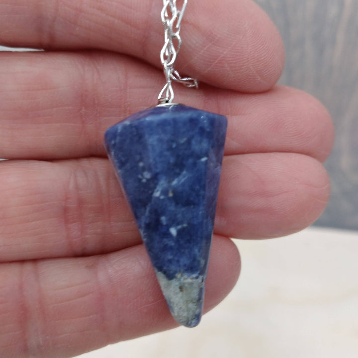 Green Aventurine pendulum for heart chakra healing and intuitive divination practice